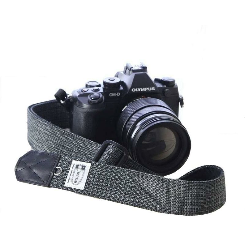 F3 HP 一眼レフフィルムカメラ ／35-105㎜ ズームレンズとストラップ F3 HP 一眼レフフィルムカメラ ／35-105㎜ ズームレンズとストラップ